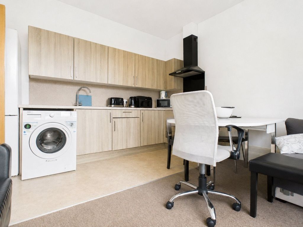 Property photo 1 of 11 Kitchen