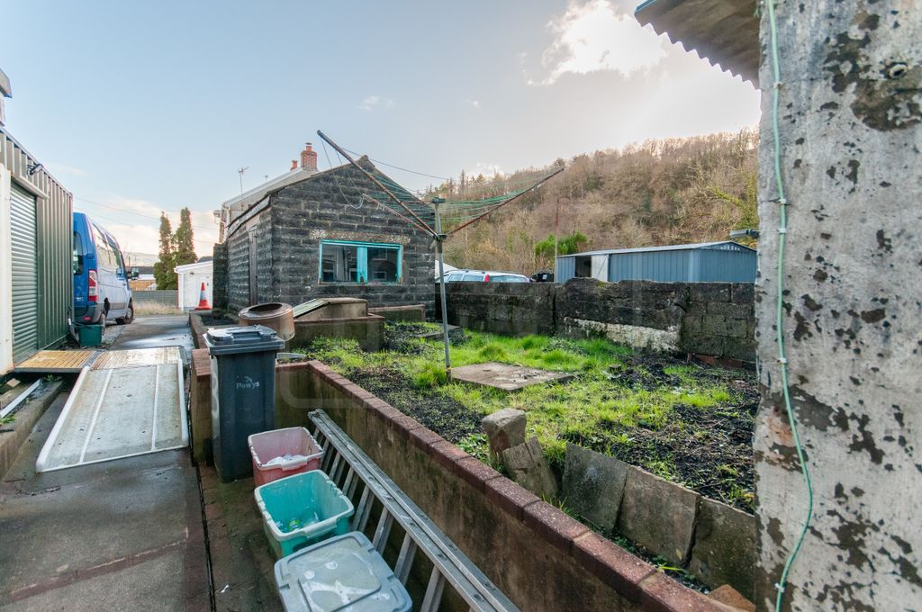 Property photo 3 of 12 Garden