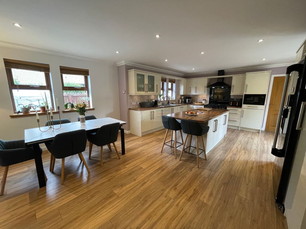 Property photo 3 of 41 Kitchen A.Jpg