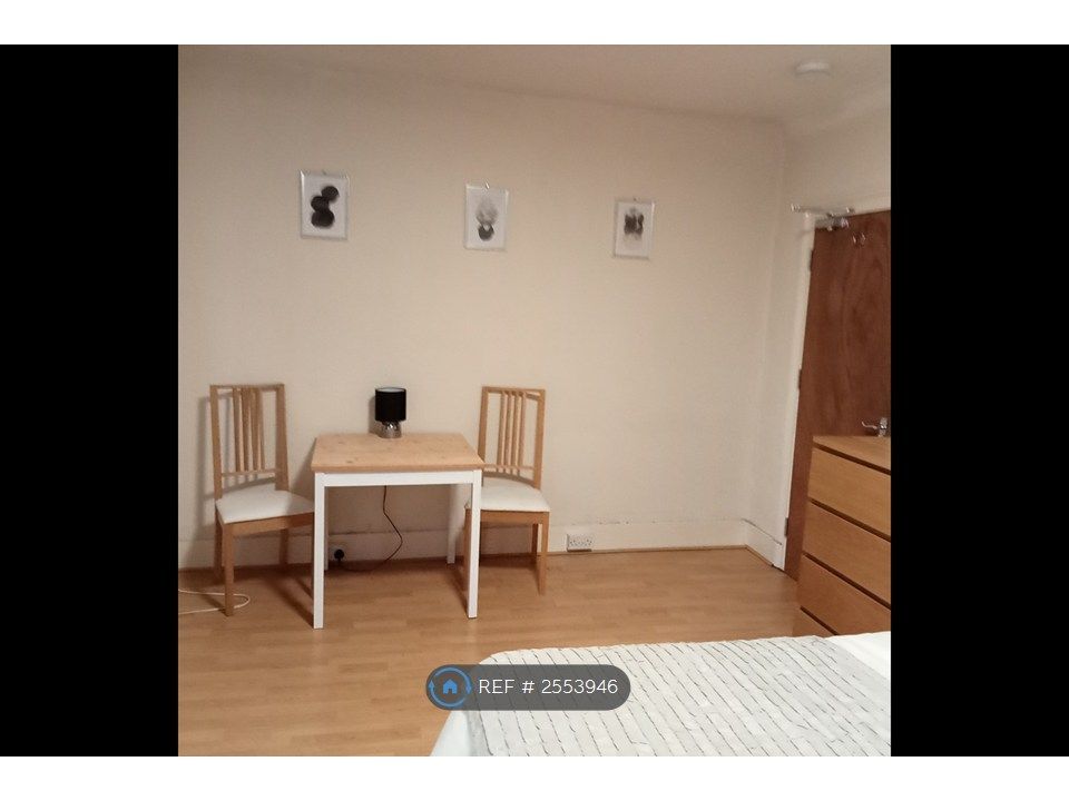 Property photo 2 of 6 Room 5