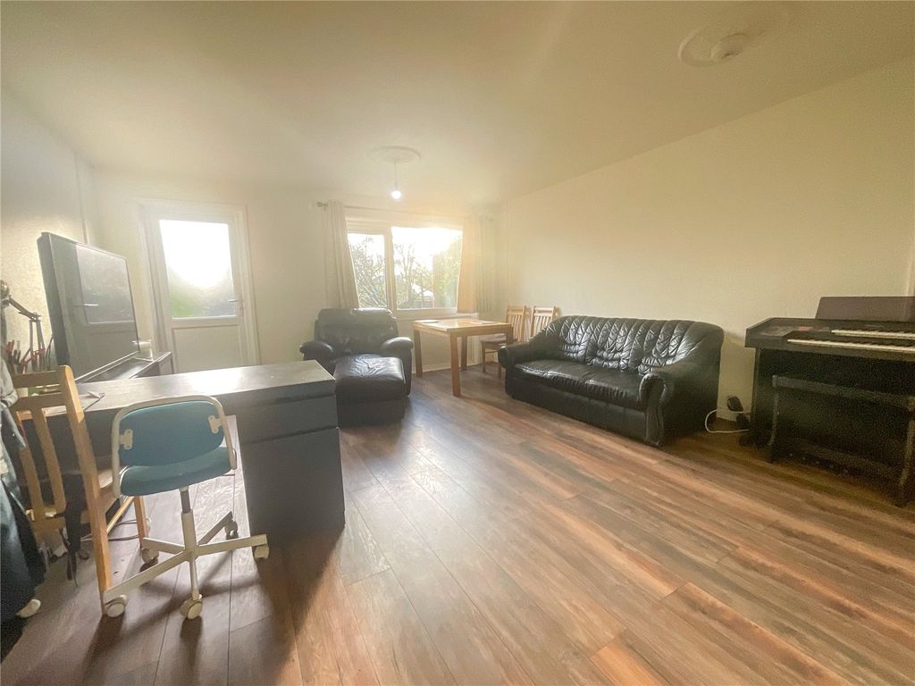 Property photo 2 of 9 Picture No. 01