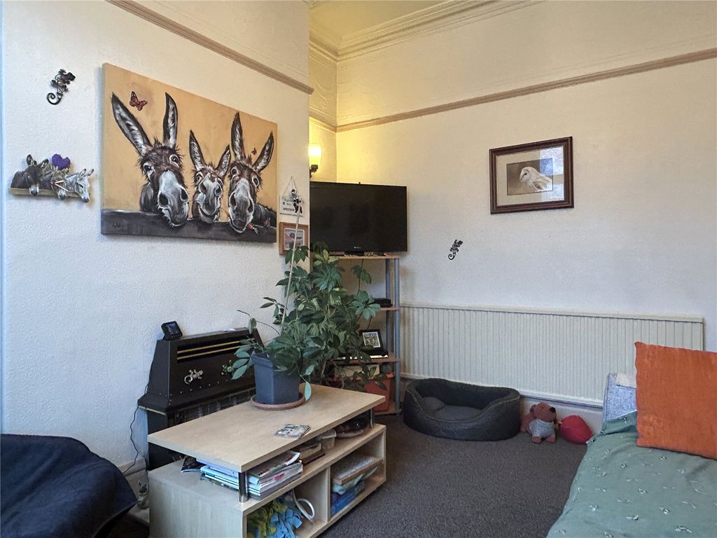 Property photo 3 of 15 Lounge