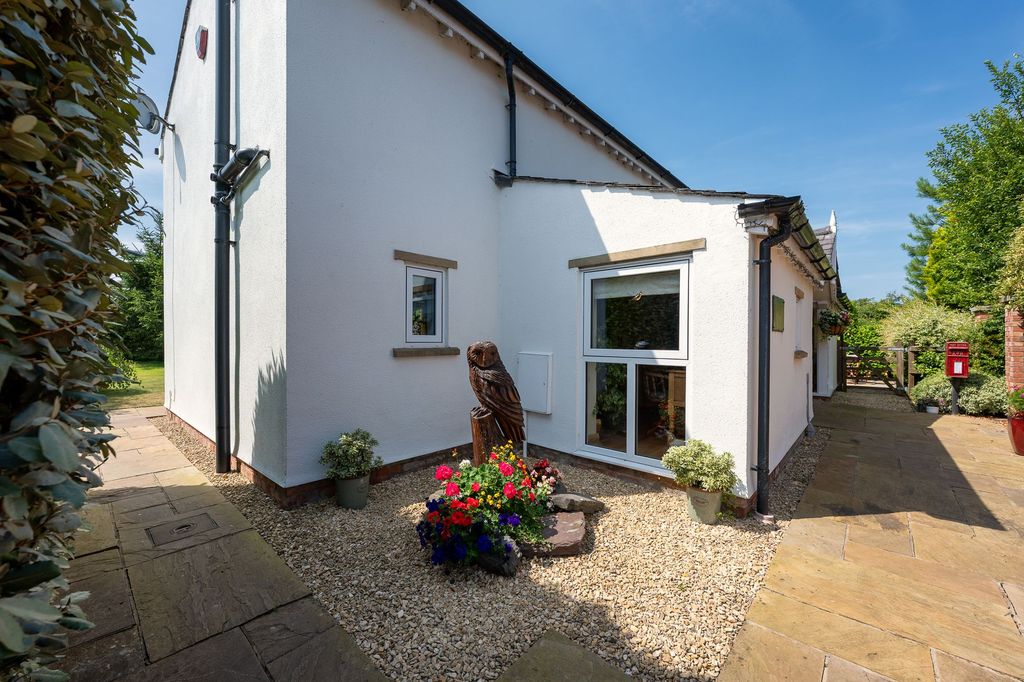 Property photo 2 of 60