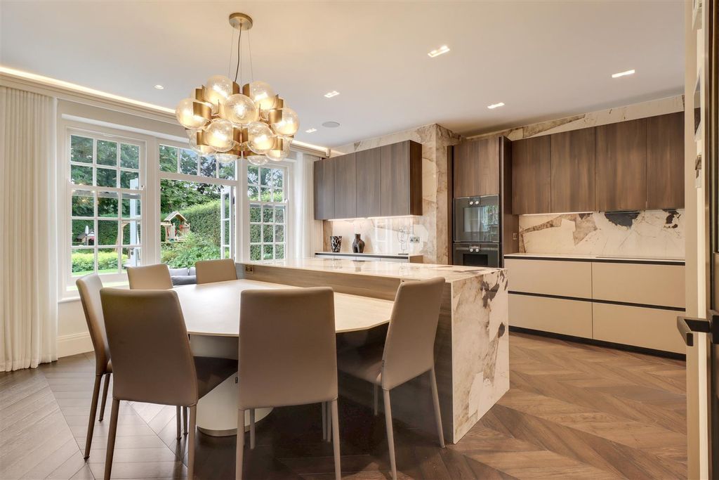 Property photo 3 of 16 Kit.Jpg