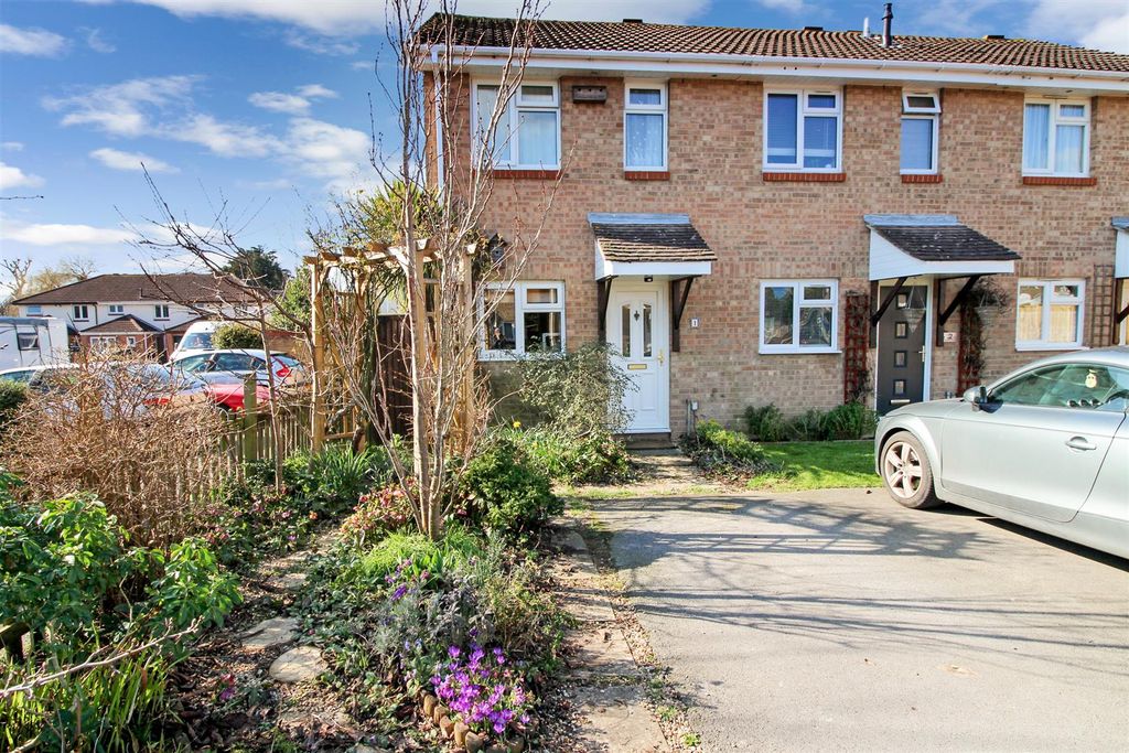 Property photo 1 of 8 2 Bedroom End Terrace For Rent