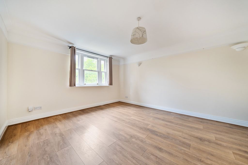 Property photo 3 of 11 4391794