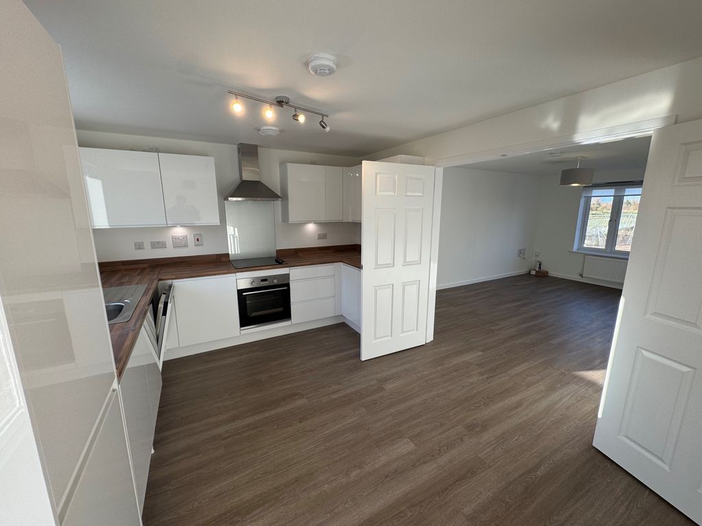 Property photo 2 of 19 Image