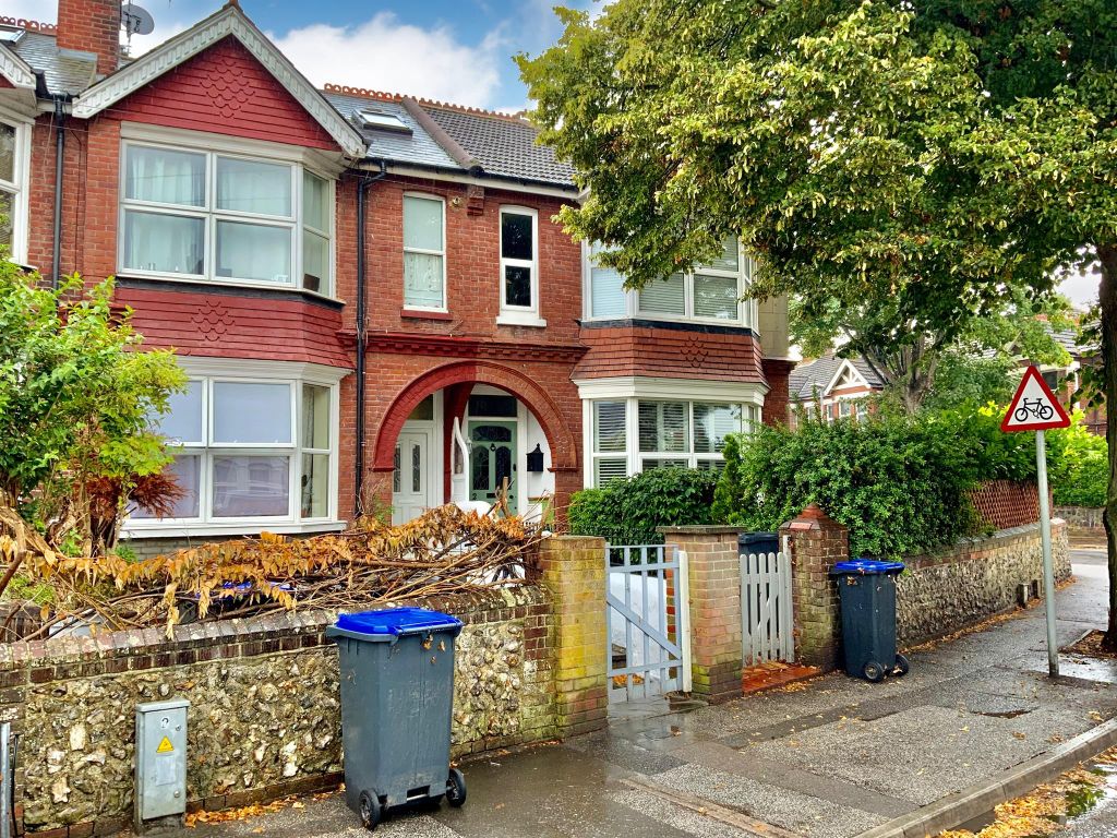 Property photo 1 of 8 Exterior