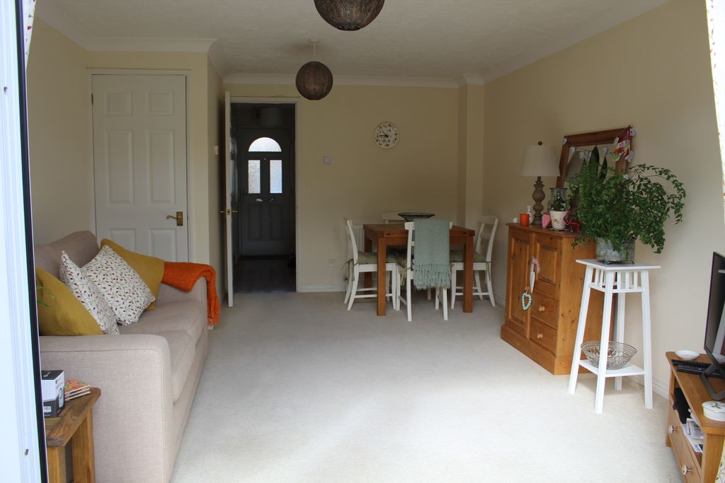 Property photo 3 of 13 Lounge