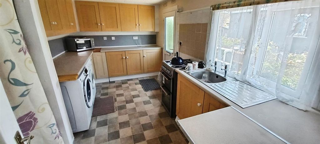 Property photo 3 of 20 Kitchen