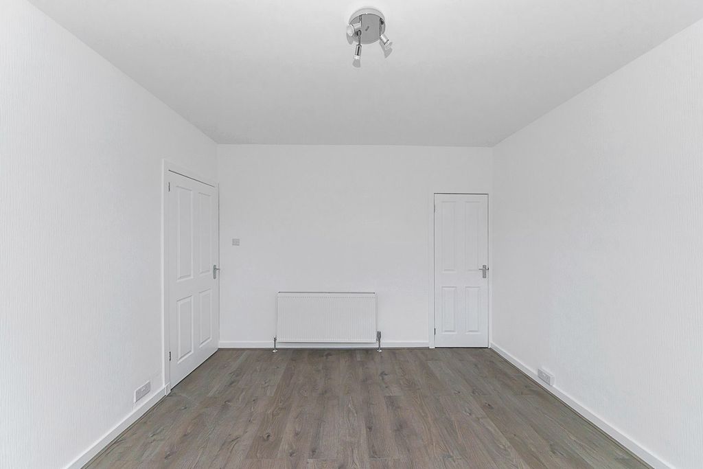 Property photo 2 of 26