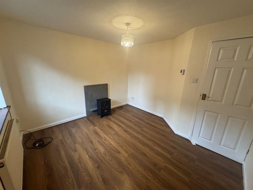 Property photo 2 of 9 Lounge .Jpeg