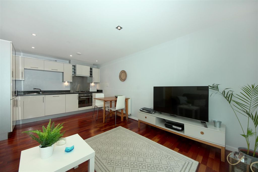 Property photo 3 of 7