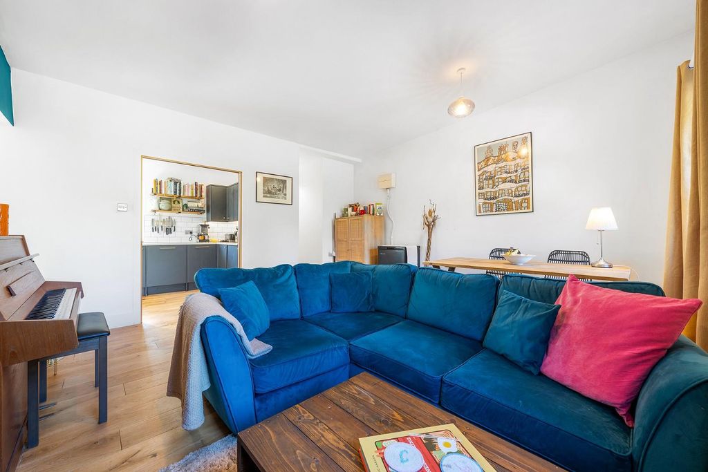 Property photo 2 of 11 Reception (3).Jpg