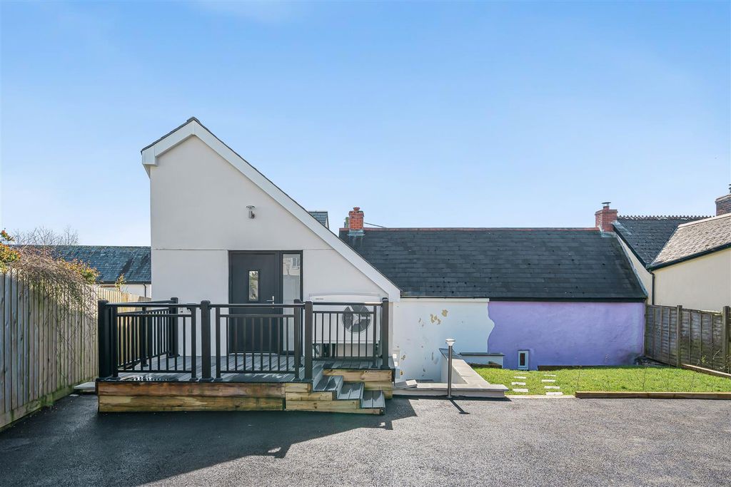 Property photo 2 of 42