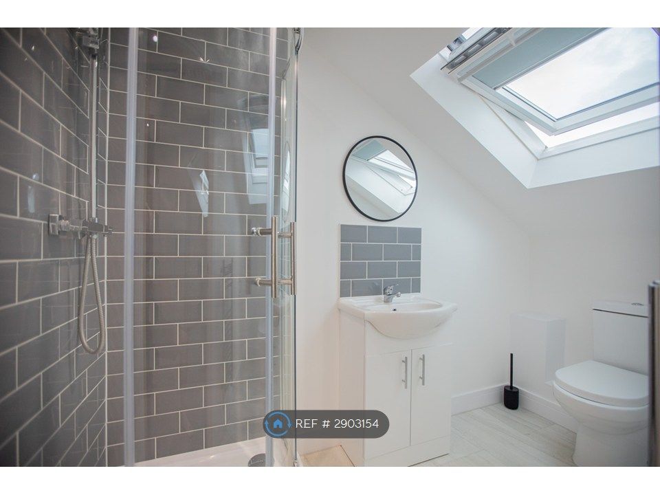 Property photo 2 of 9 Room 1 Ensuite
