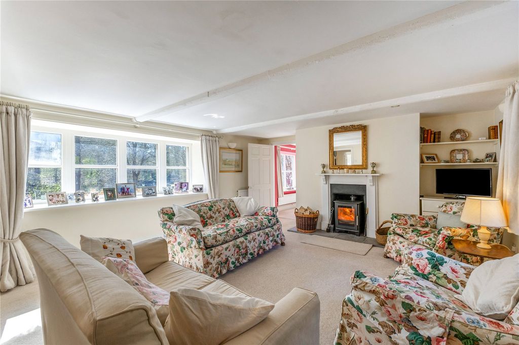 Property photo 2 of 21 Sitting Room