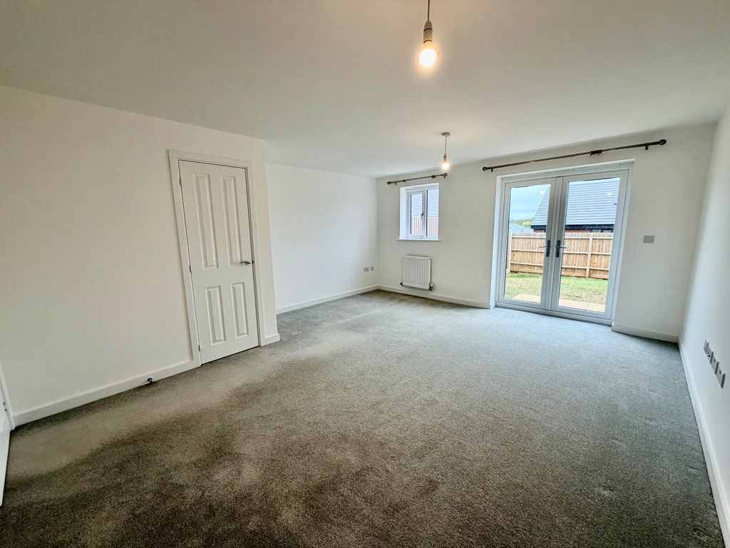 Property photo 3 of 11 Picture No. 13