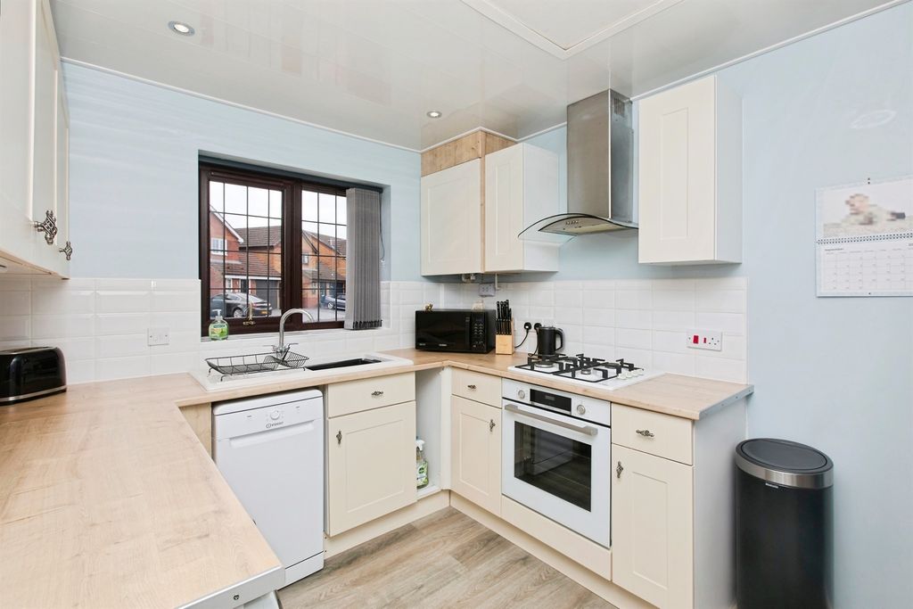 Property photo 2 of 22