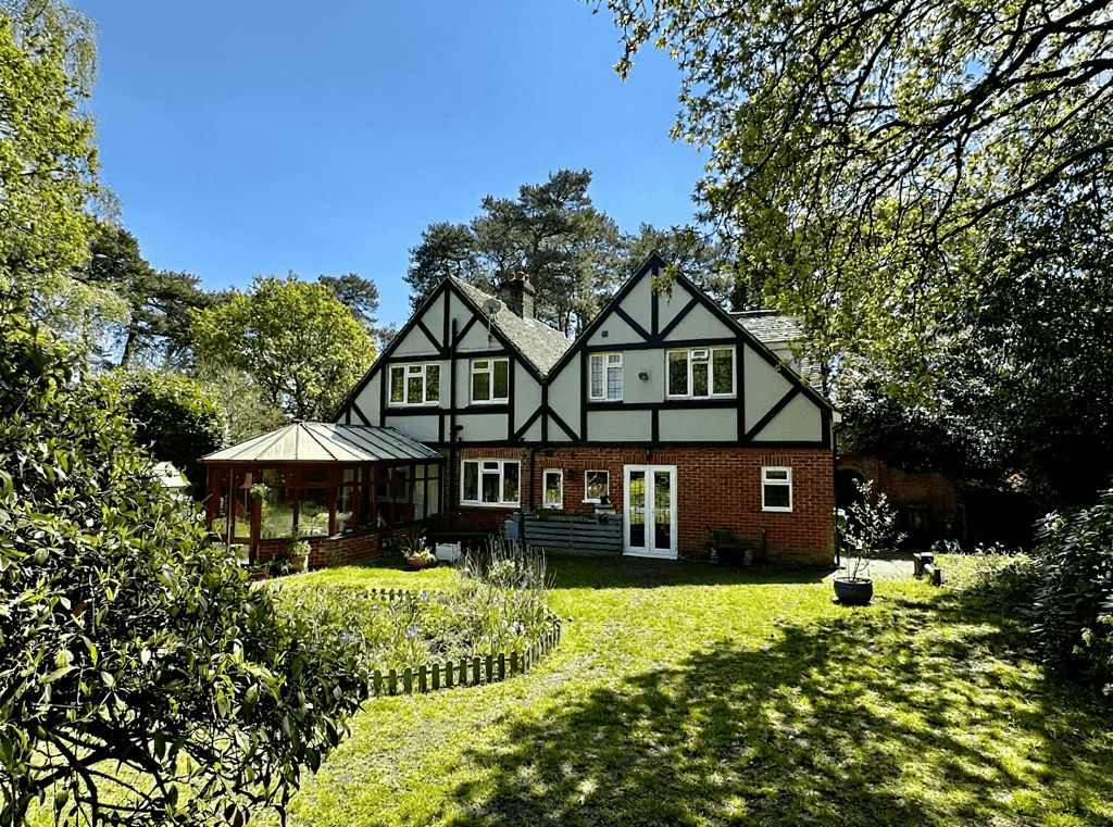 Property photo 1 of 30 4 Bedroom Detached House