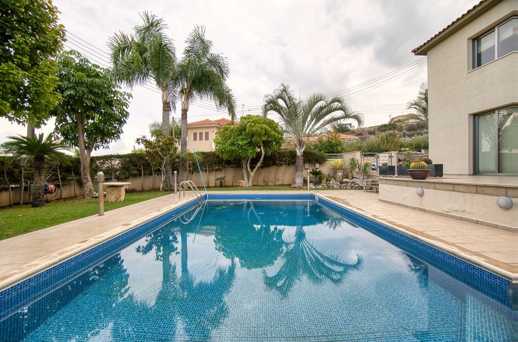 Property photo 1 of 47