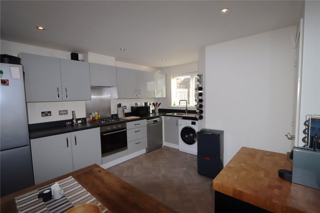 Property photo 3 of 13 Picture No. 10