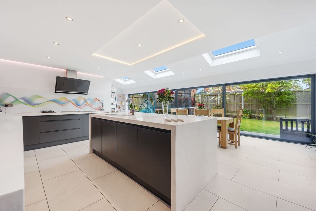 Property photo 2 of 43