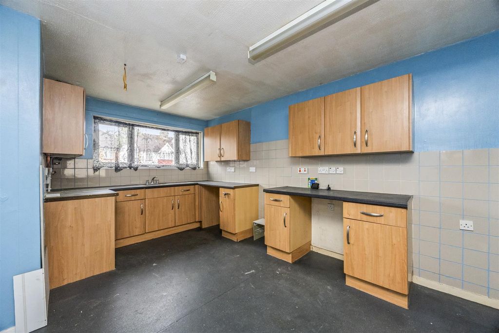 Property photo 2 of 17 Kitchen