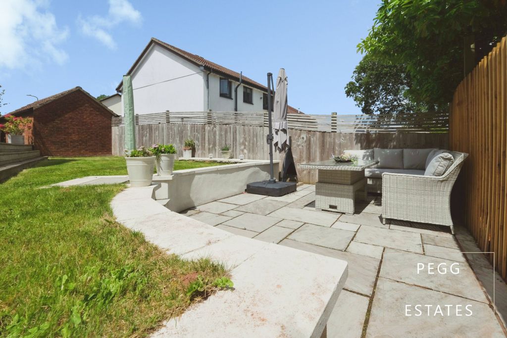 Property photo 2 of 31