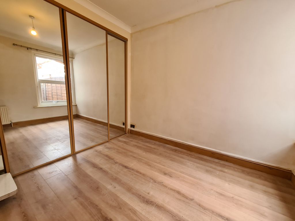 Property photo 3 of 6 Photo 02