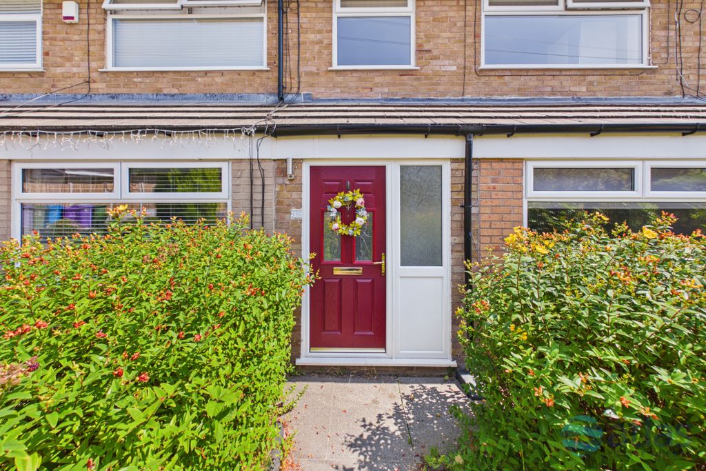 Property photo 1 of 17 Entry