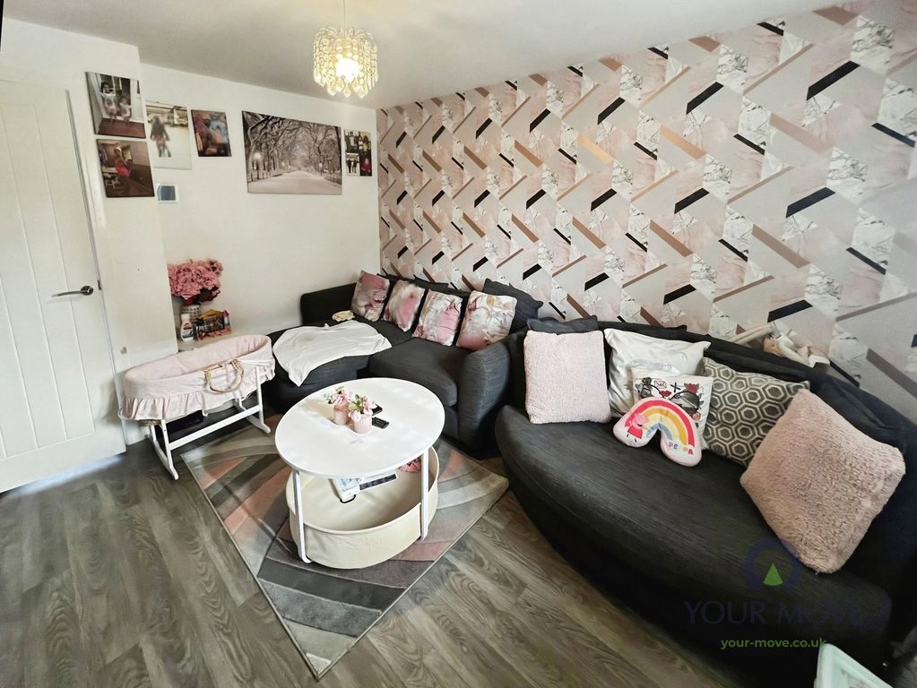 Property photo 3 of 11 Lounge