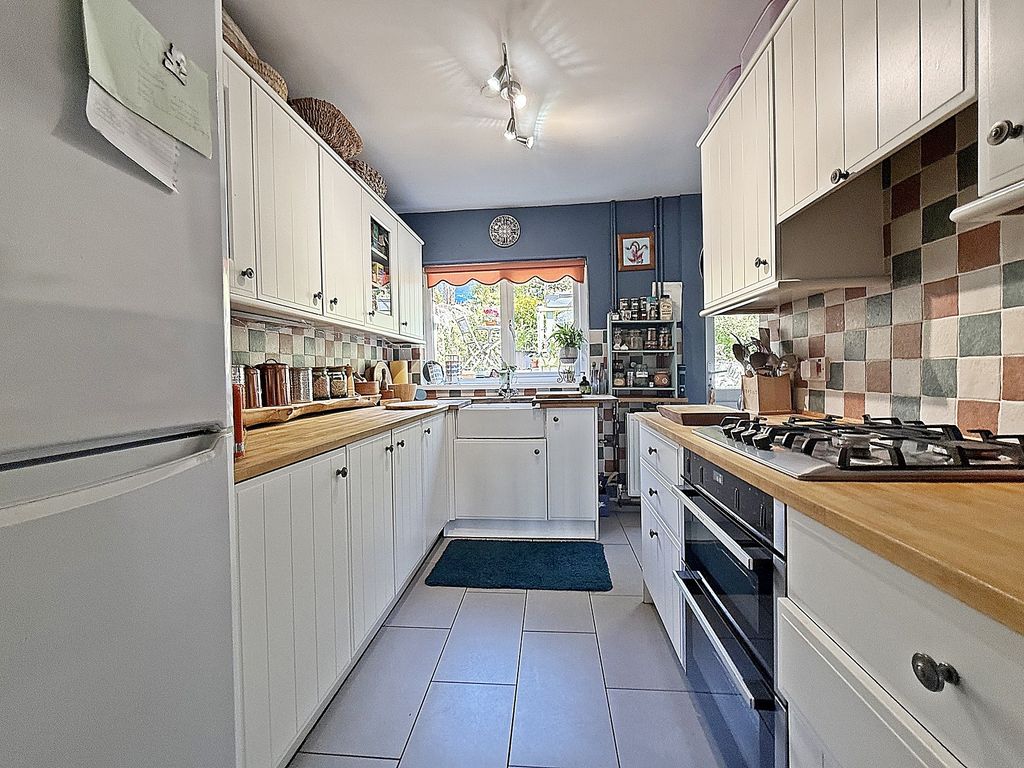 Property photo 2 of 21 Kitchen