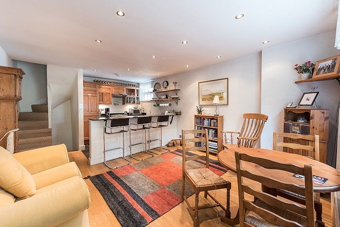 Property photo 3 of 18 Hampstead Grove