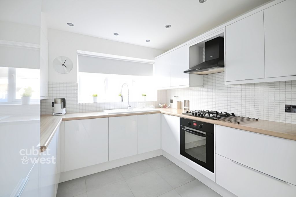 Property photo 2 of 14 81420F2c-1