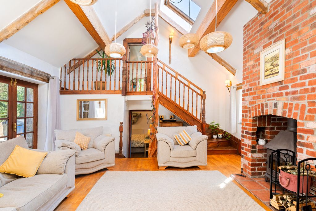 Property photo 2 of 32