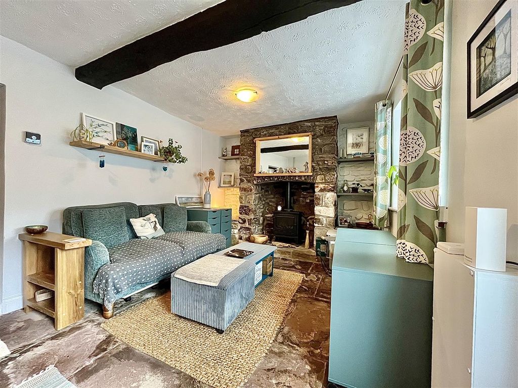 Property photo 2 of 28