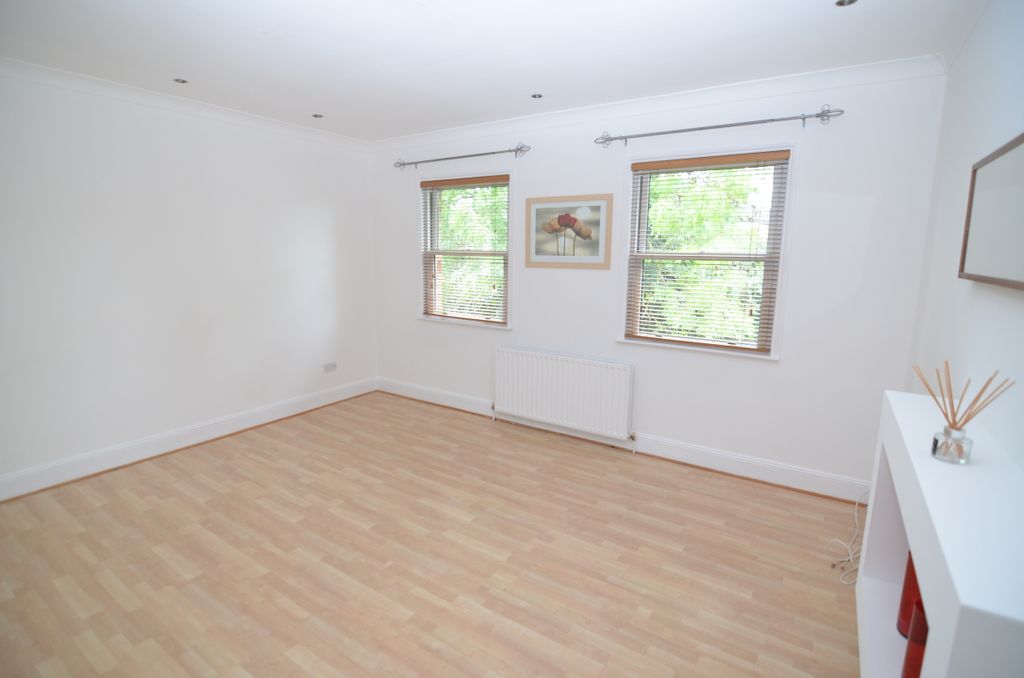 Property photo 3 of 10 Photo 03