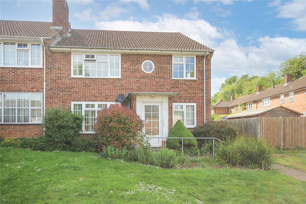 Property photo 1 of 11 9Digswellfront