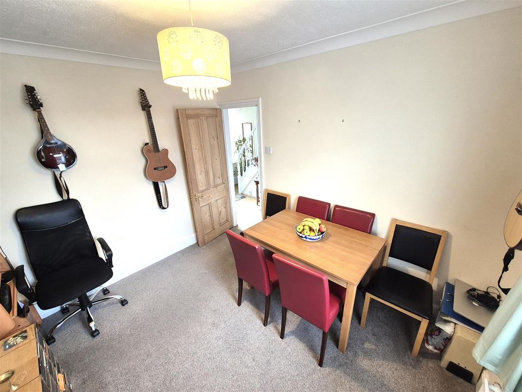 Property photo 3 of 15 1Buckdin.Jpg