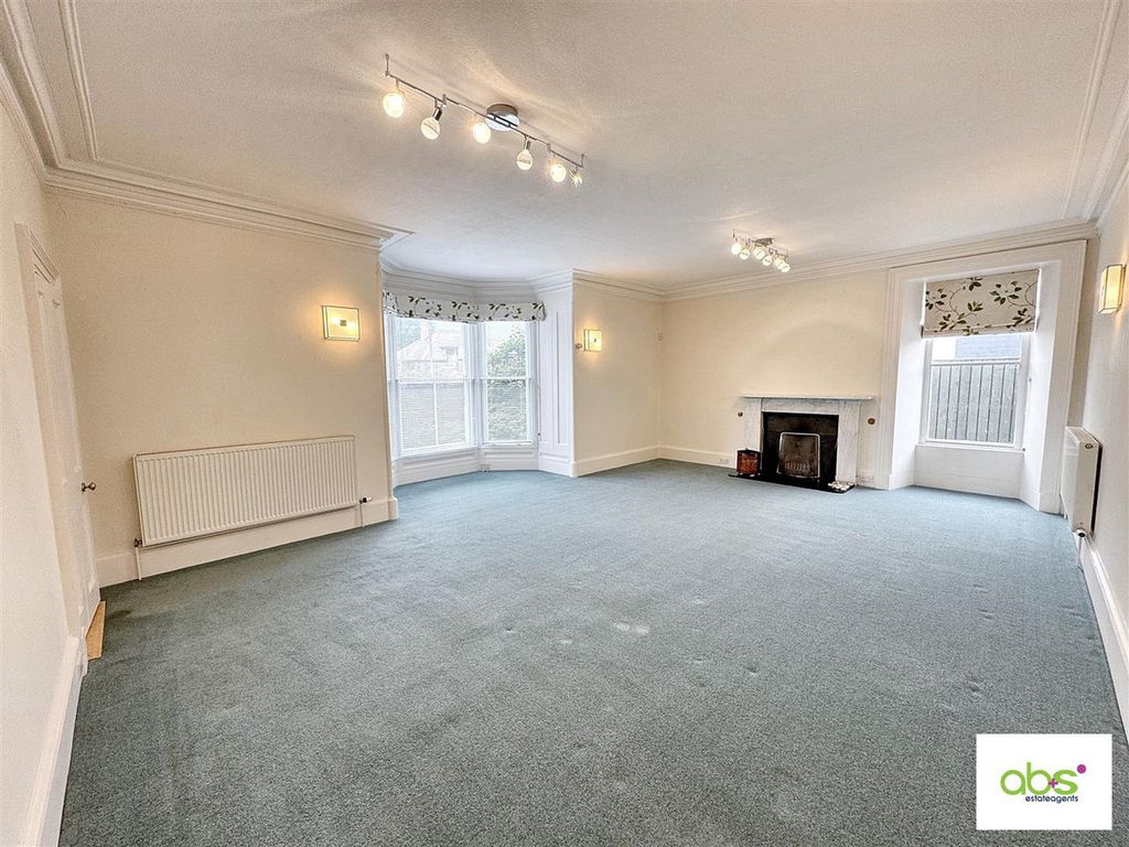 Property photo 3 of 37