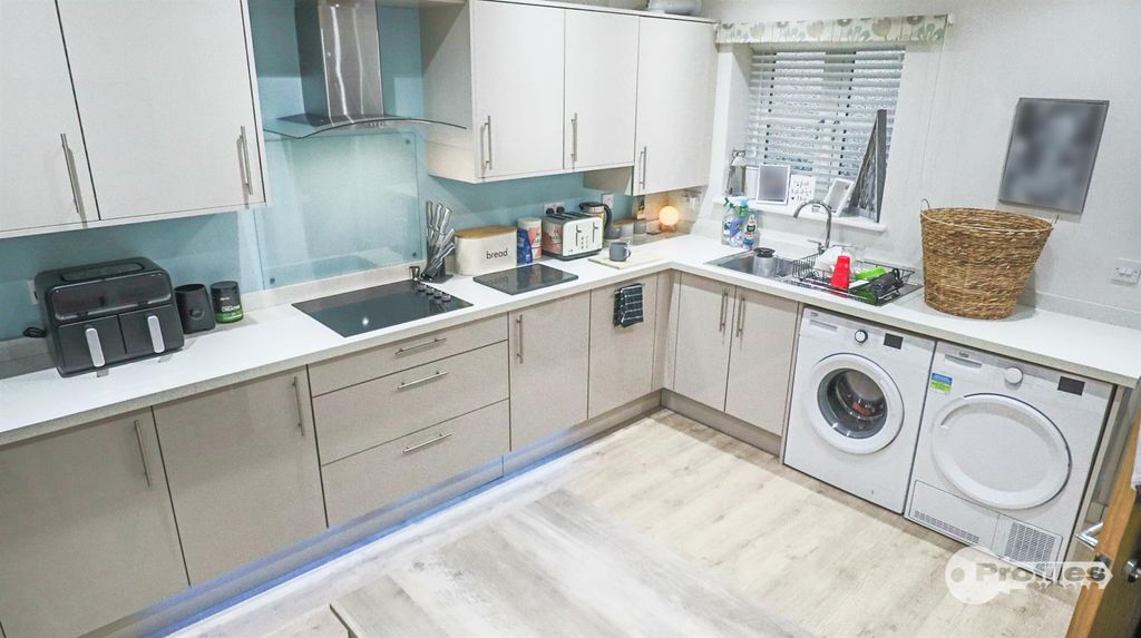 Property photo 2 of 12 Img_9582.Jpg