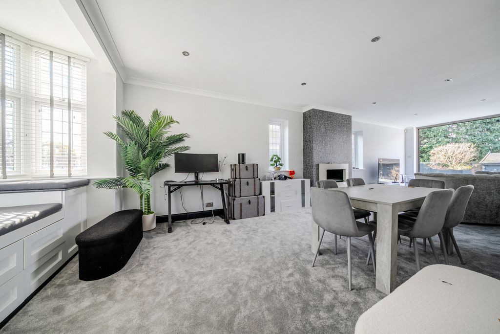 Property photo 3 of 31 1423322-18-69A70d...