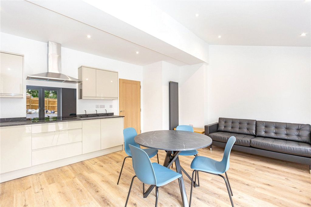 Property photo 3 of 24 Picture No. 12