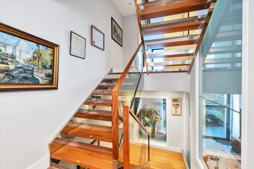 Property photo 2 of 17 Image