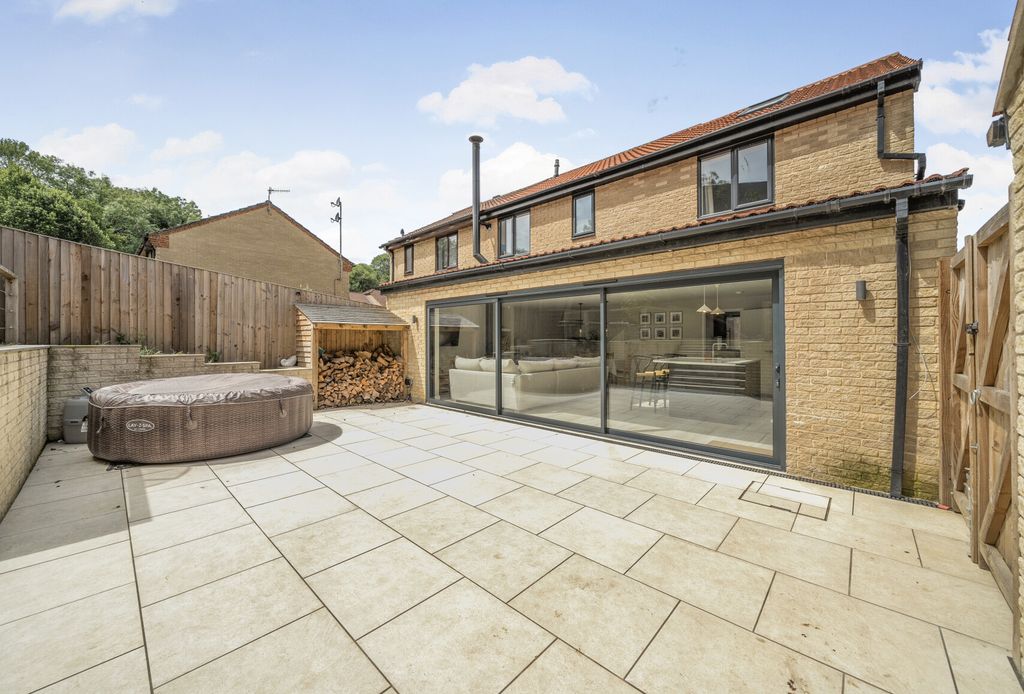 Property photo 2 of 23 1327255-2-687E487...