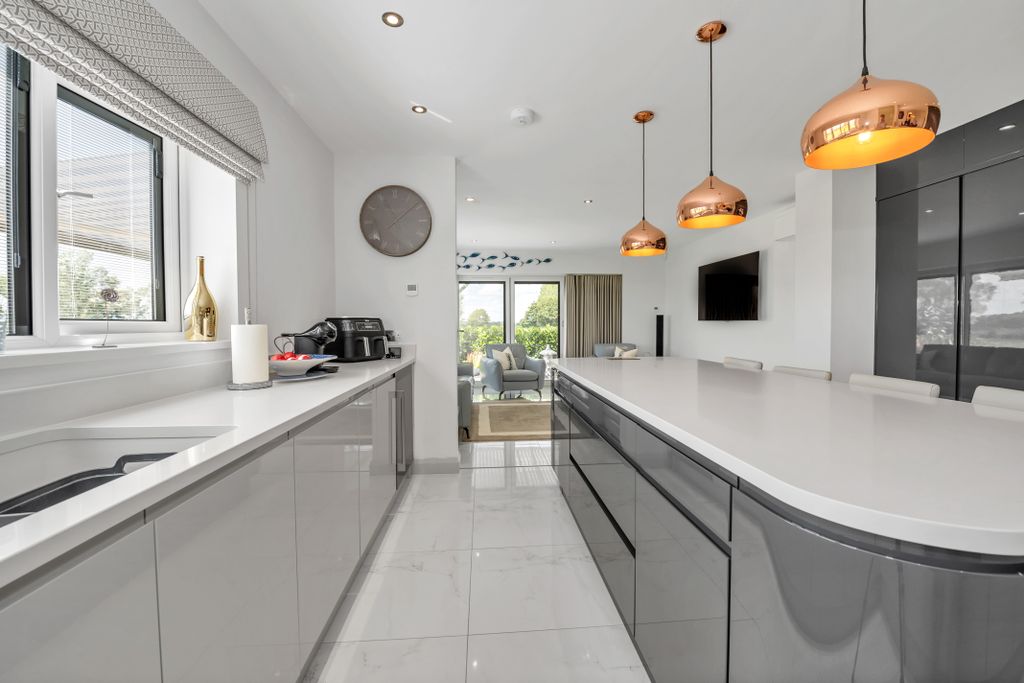 Property photo 3 of 38