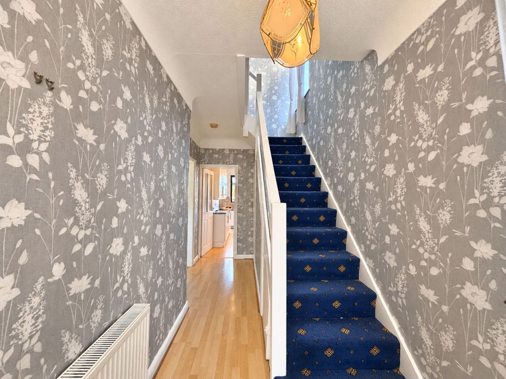 Property photo 2 of 17 Hallway