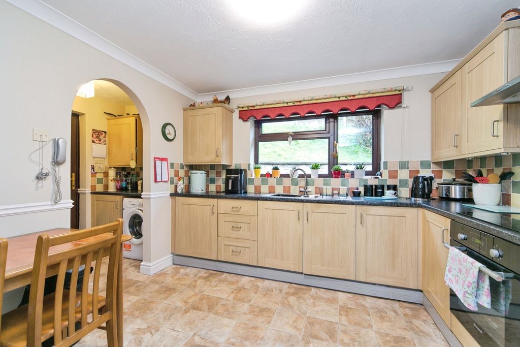 Property photo 3 of 18 Pbox-Img.Jpg