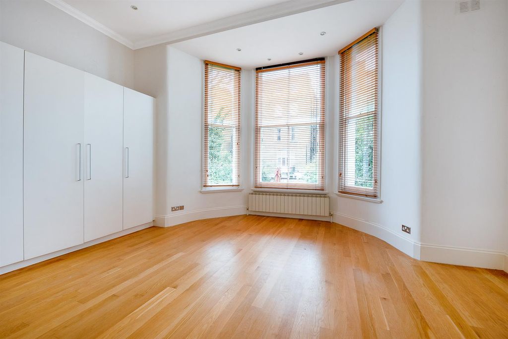 Property photo 2 of 10 Old Brompton Road 2_200-2-2.Jpg